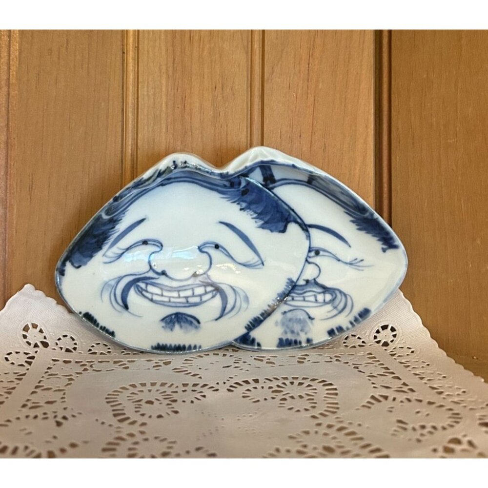 Vintage Japanese Blue White Porcelain Smiling Buddah Face Clam Shell Dish